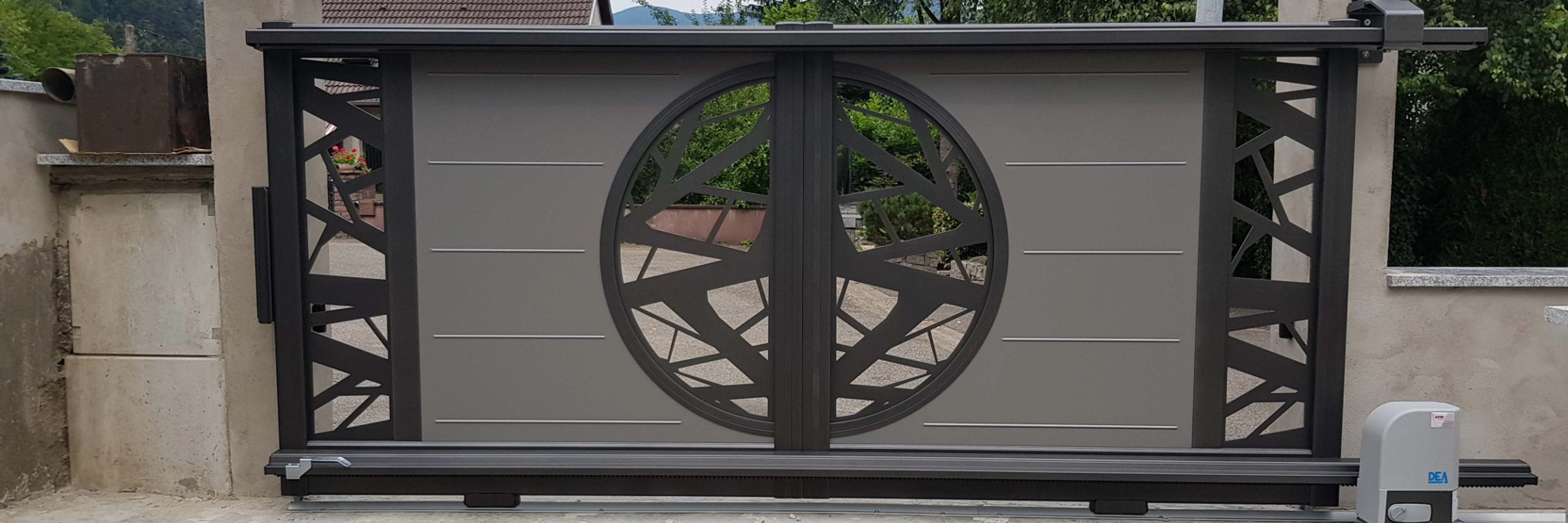 Qui paie si un tiers abîme votre portail ?