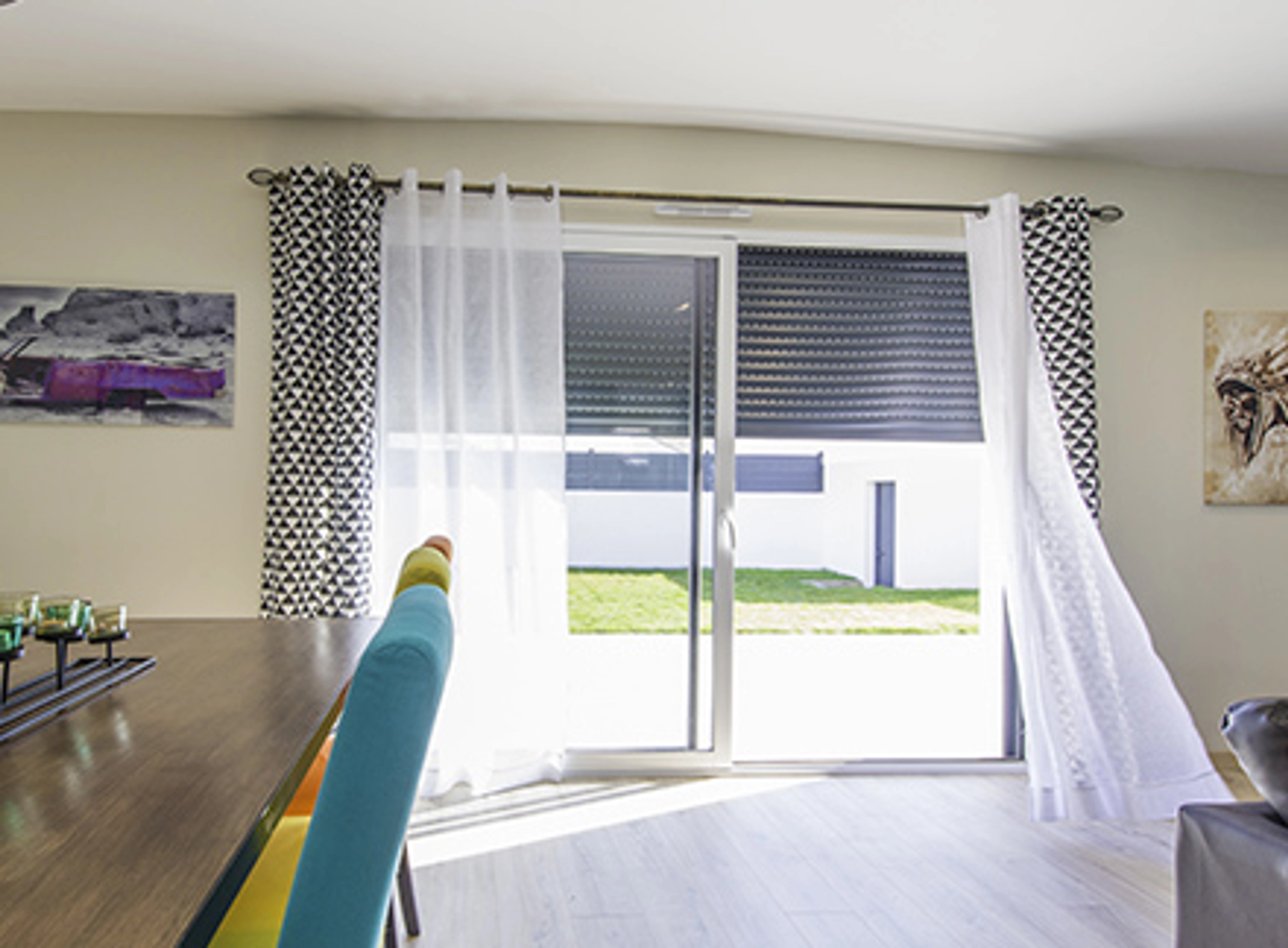 Comment régler une baie vitrée qui ferme mal ?