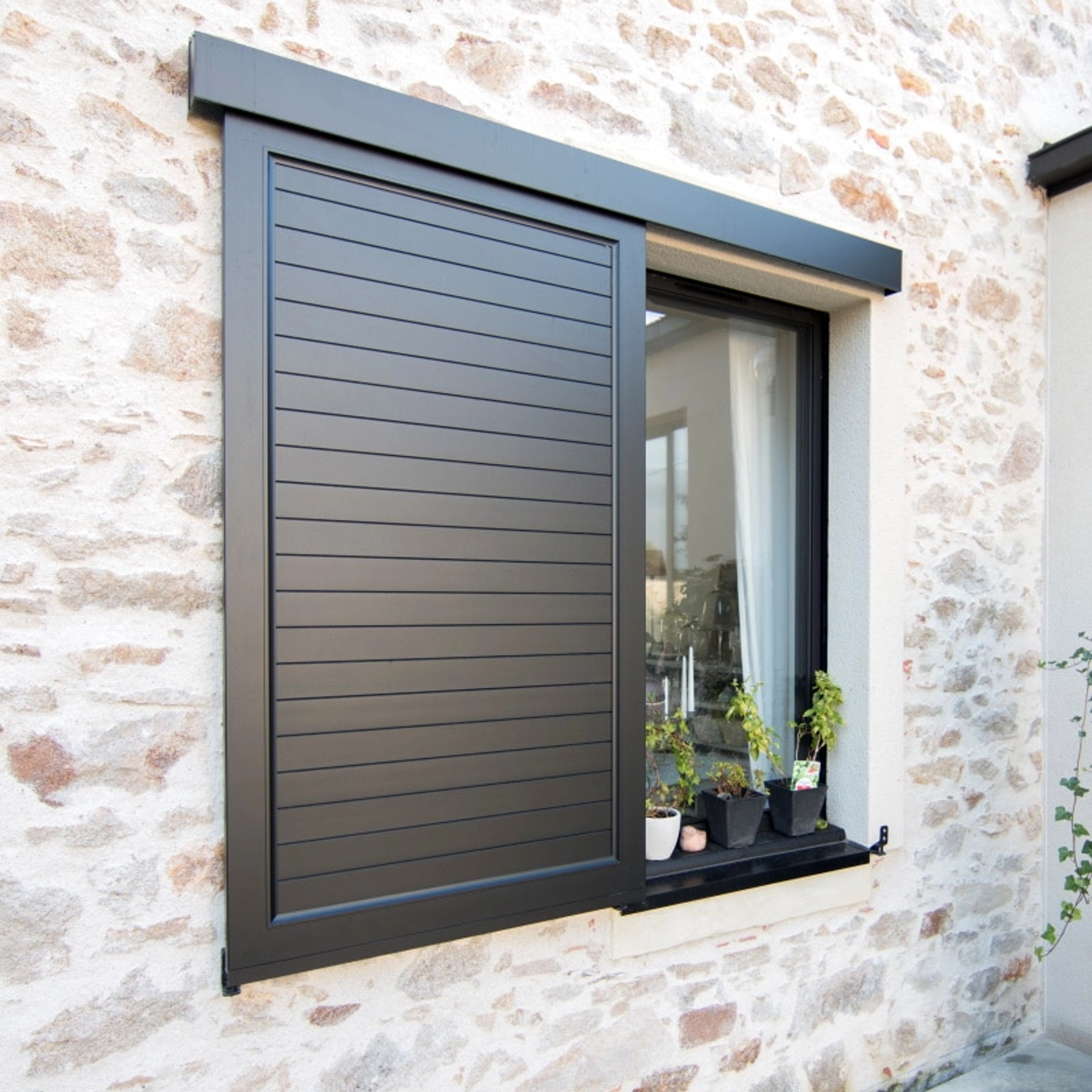 Comment choisir la puissance du moteur de store banne ?