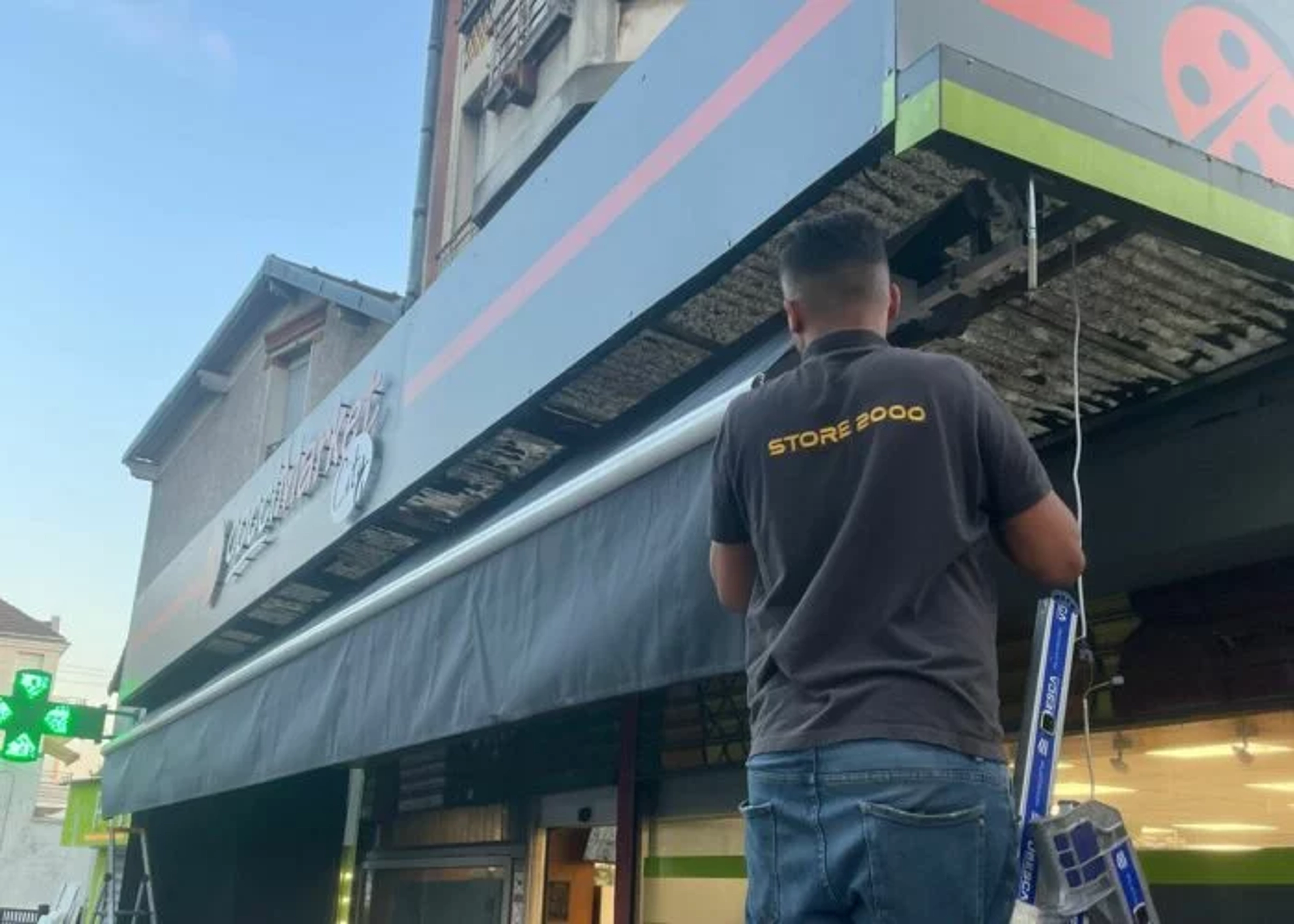 Comment régler un store banne ? Méthodes pratiques