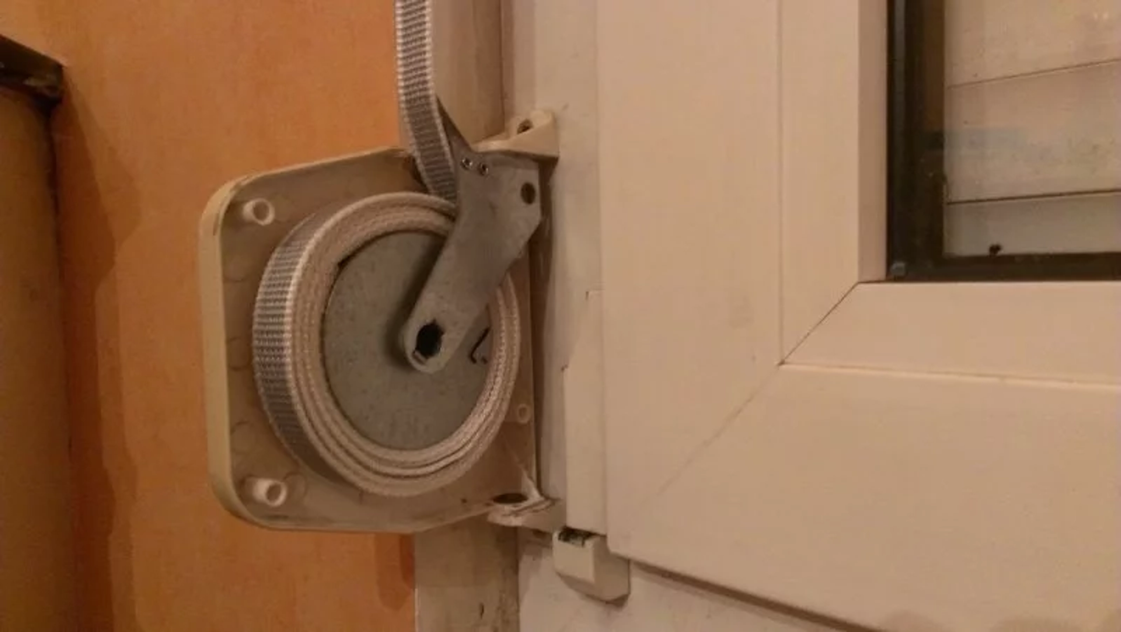 Comment changer une sangle de volet roulant cassée ?