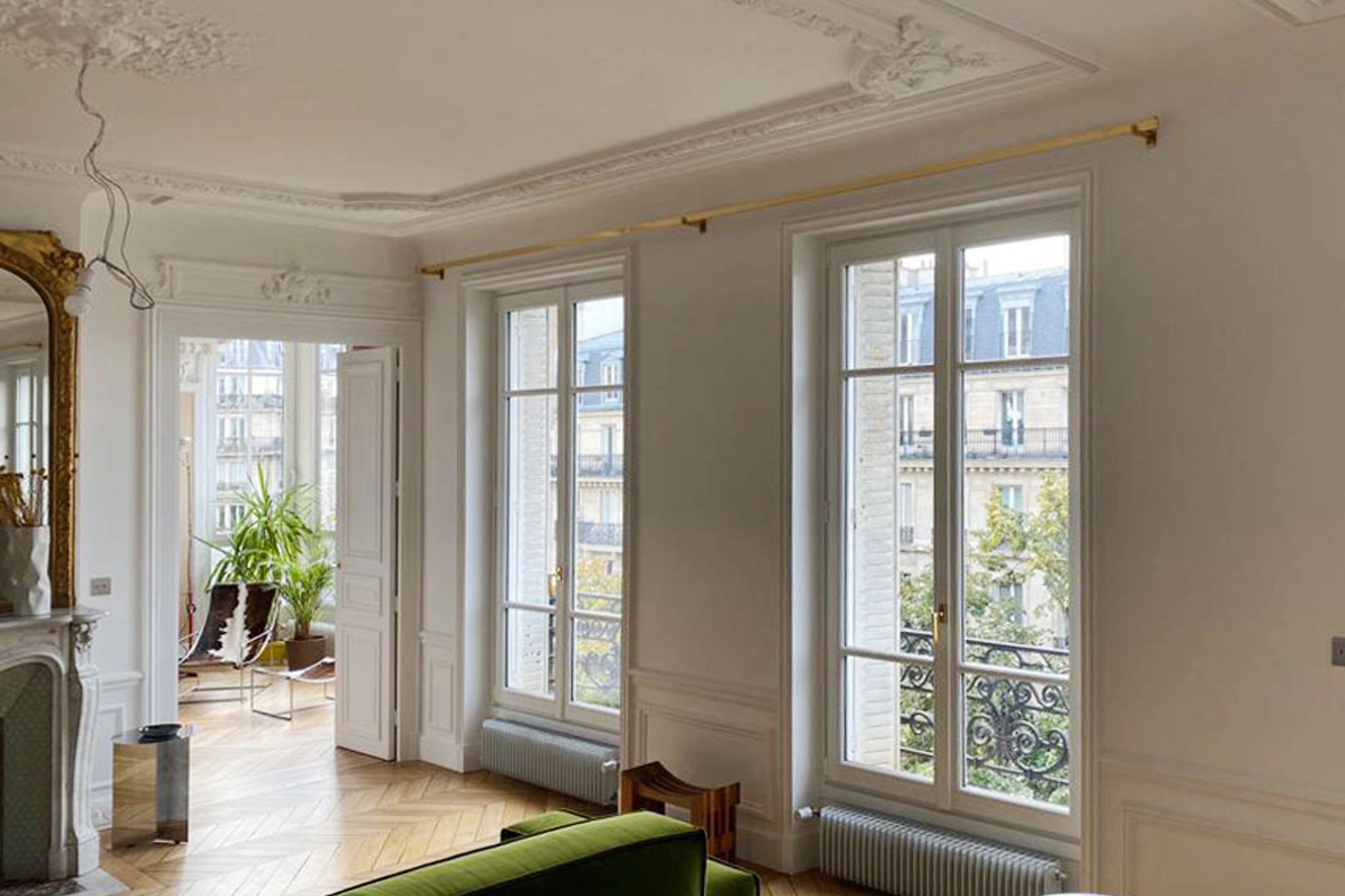 Comment ouvrir une fenêtre en bois bloquée ?