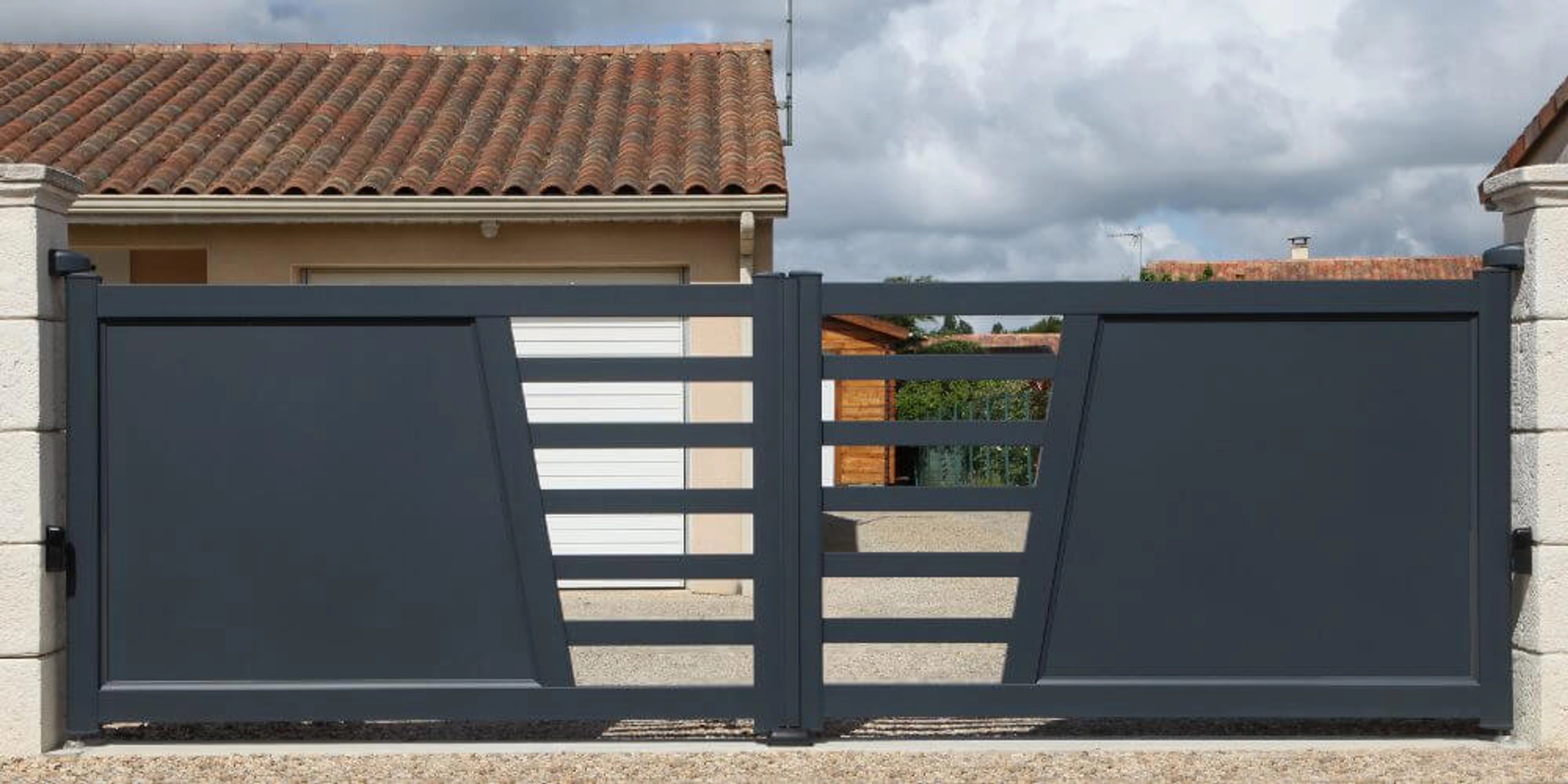 Qui paie si un tiers abîme votre portail ?