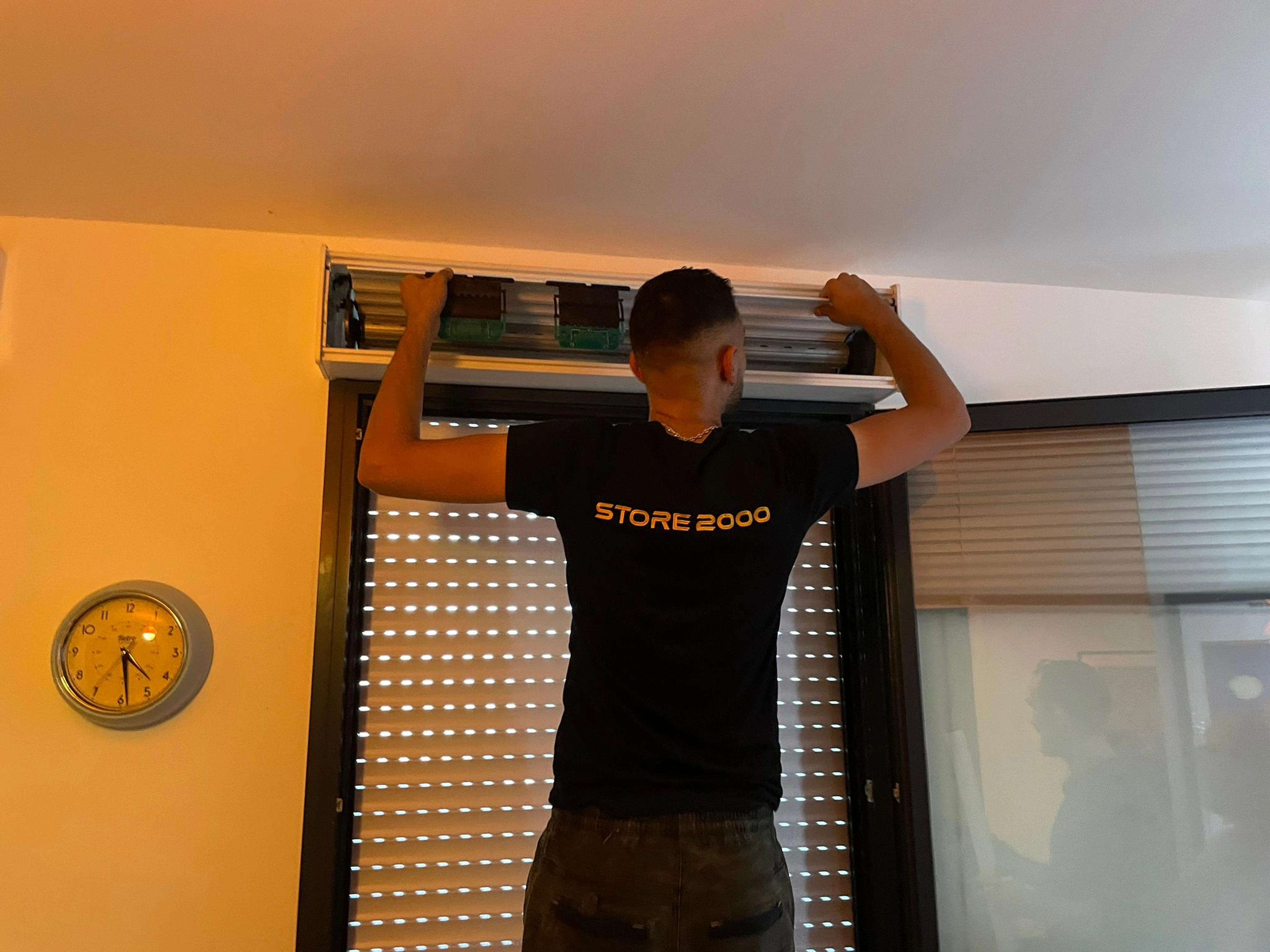 Volet roulant décroché : comment le réparer ?