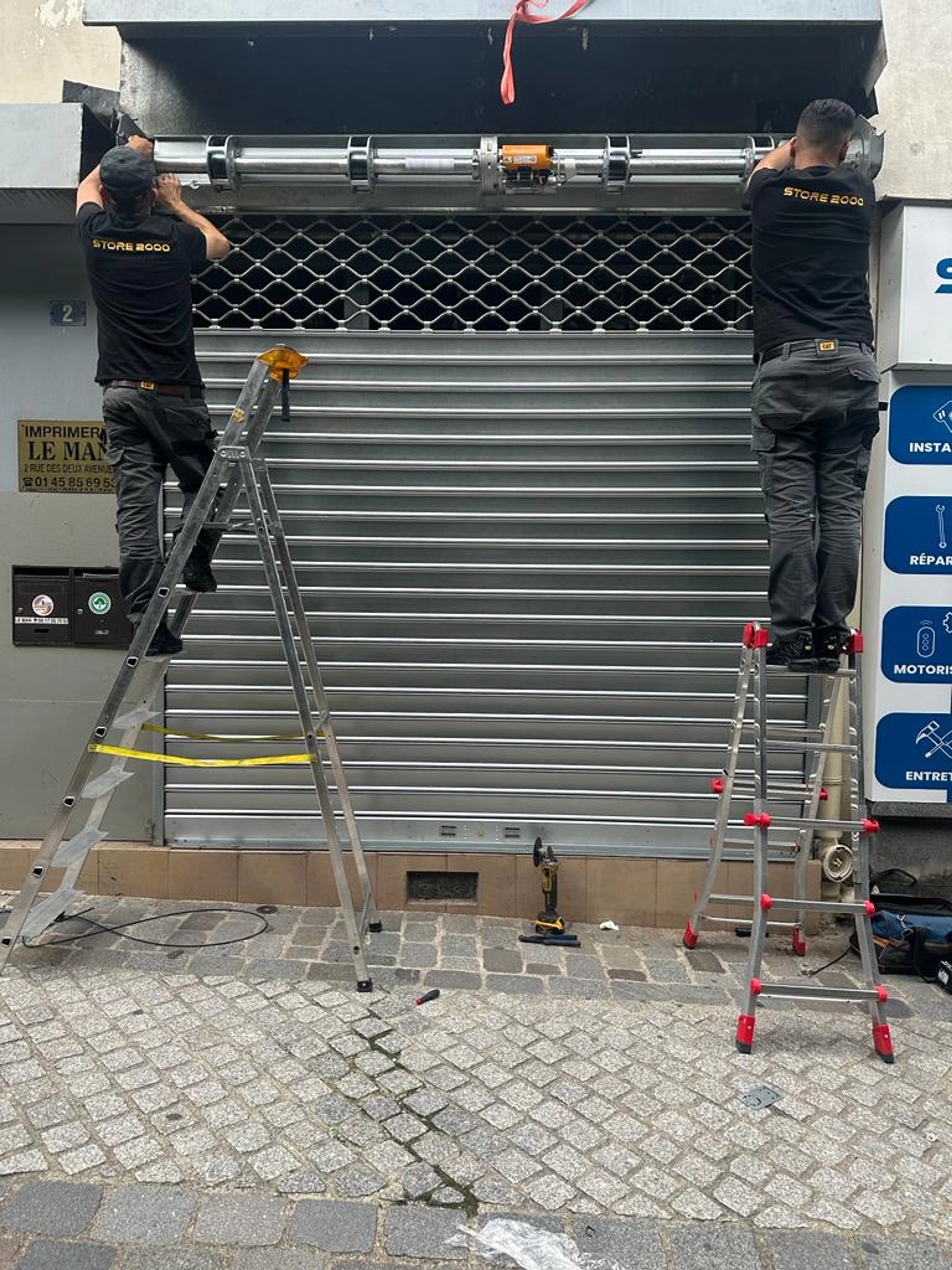 Rideau métallique bloqué : que faire ?