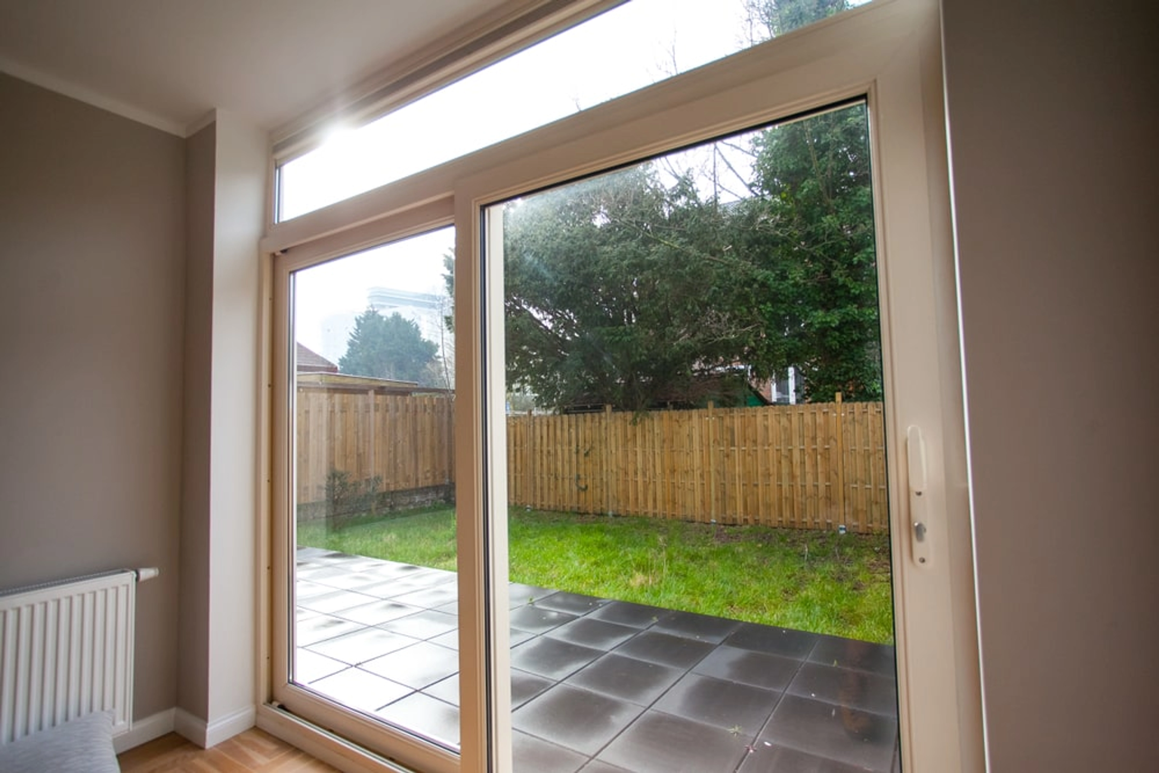 Comment poser une baie vitrée en applique ?