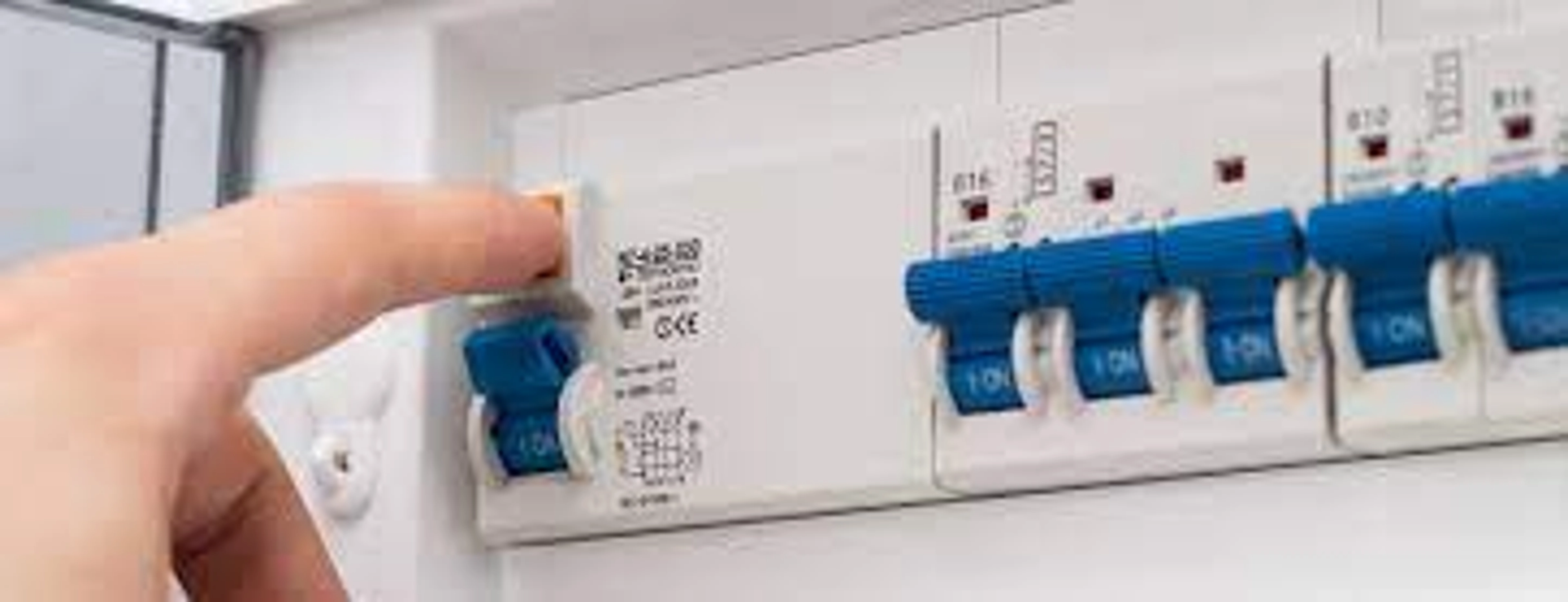 Quel disjoncteur pour volets roulants selon la norme ?