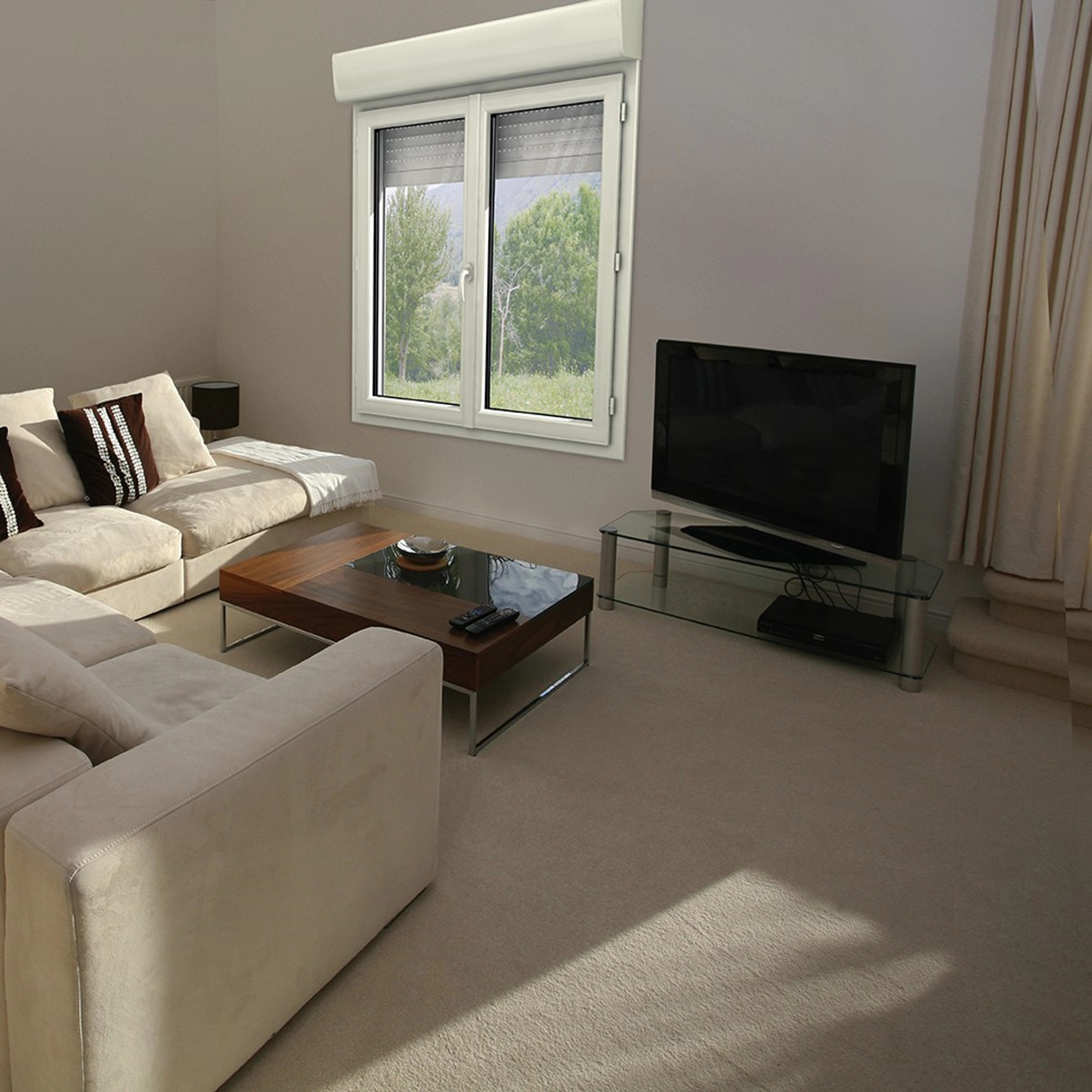 Charnière de fenêtre PVC cassée : Que faire ?