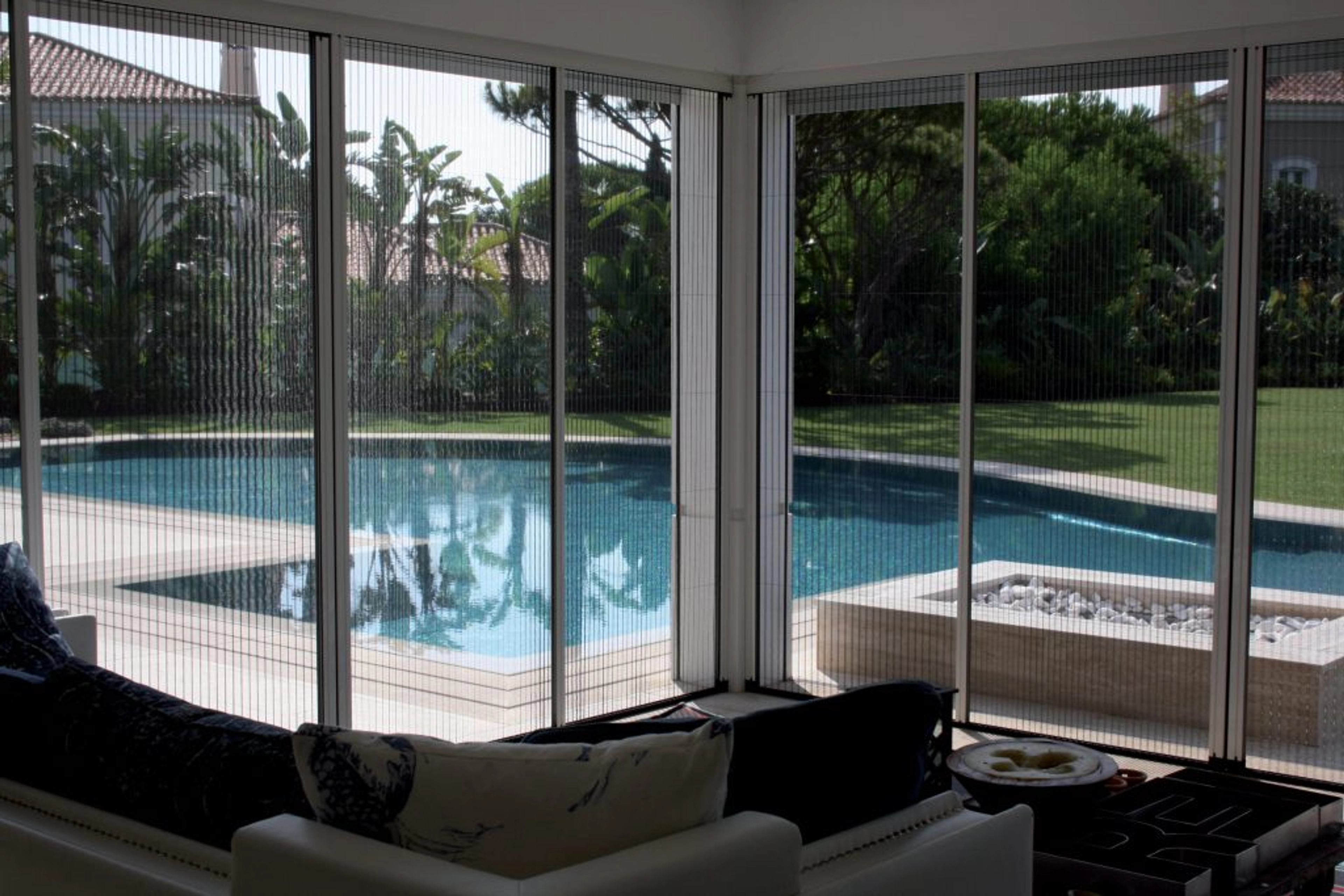 Comment installer moustiquaire porte-fenêtre ? Guide et détails