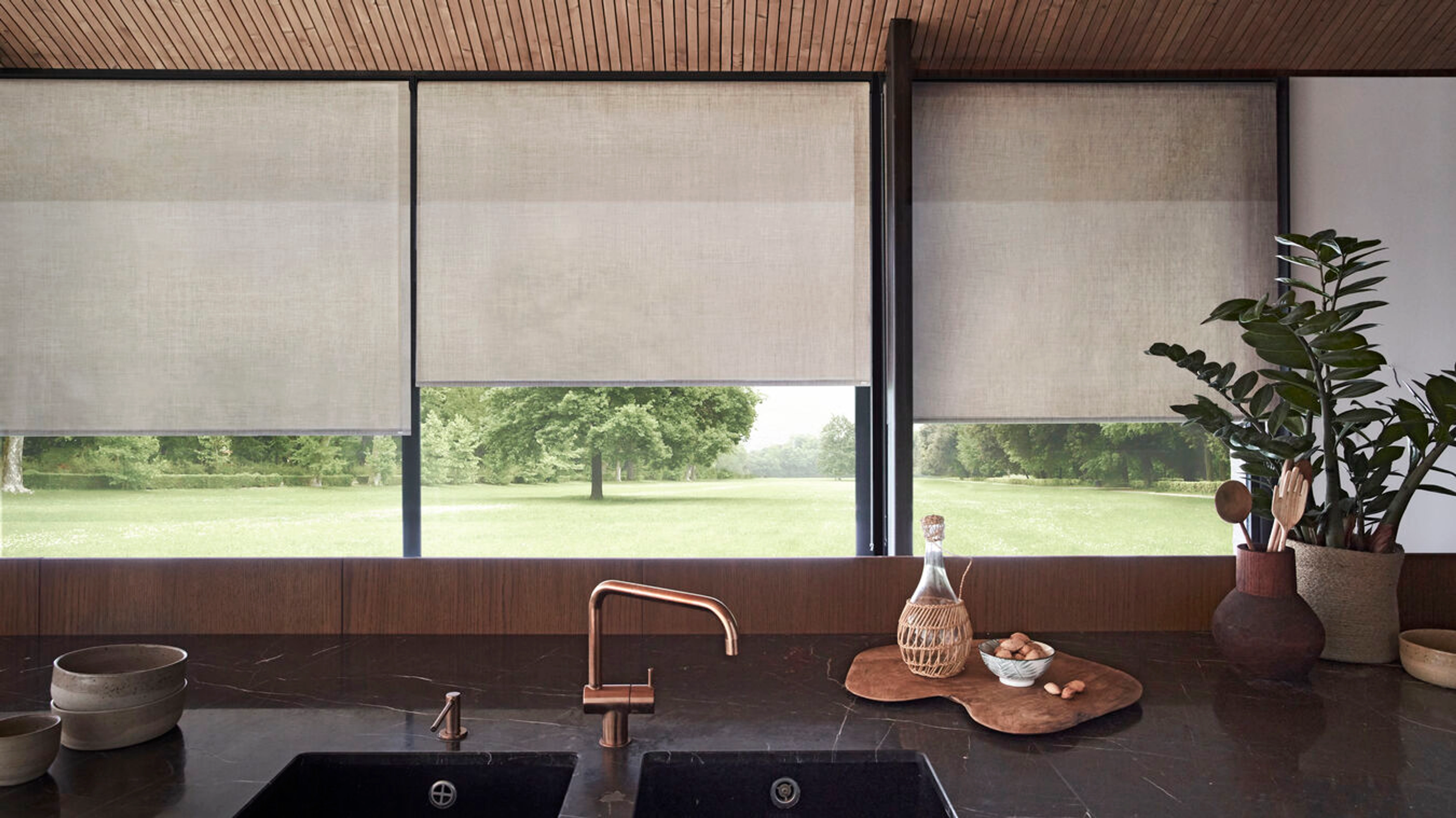 Installation d’un store enrouleur en quelques étapes simples