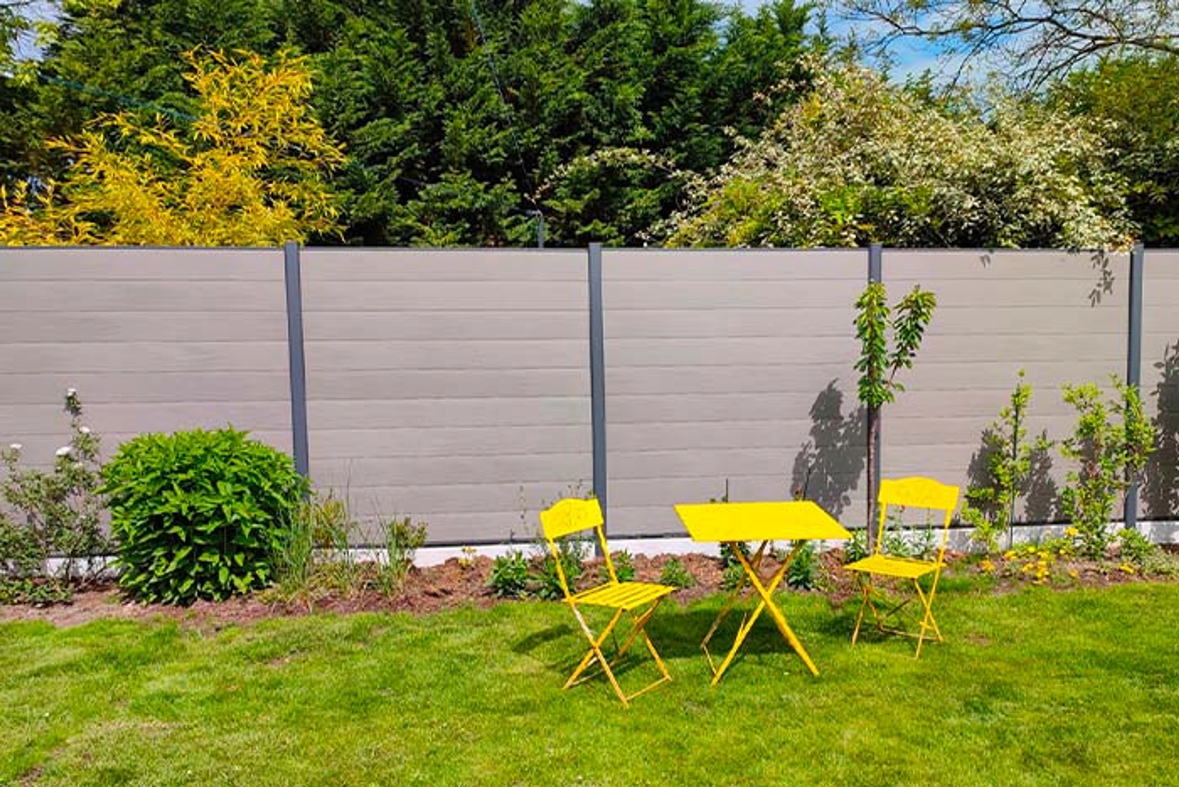 Clôture endommagée par le vent : Assurance et recours