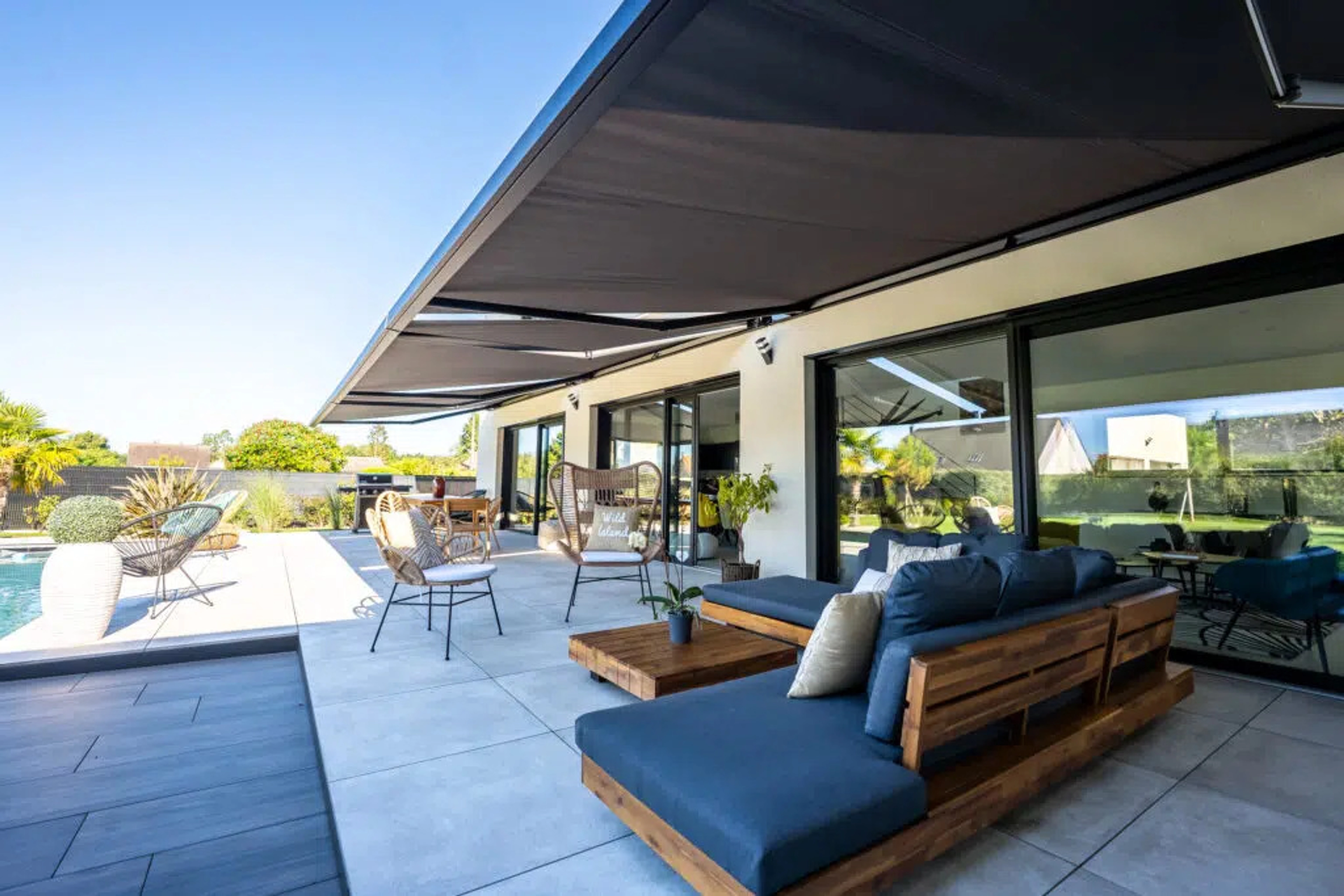 Comment réparer une toile de store décousue ?