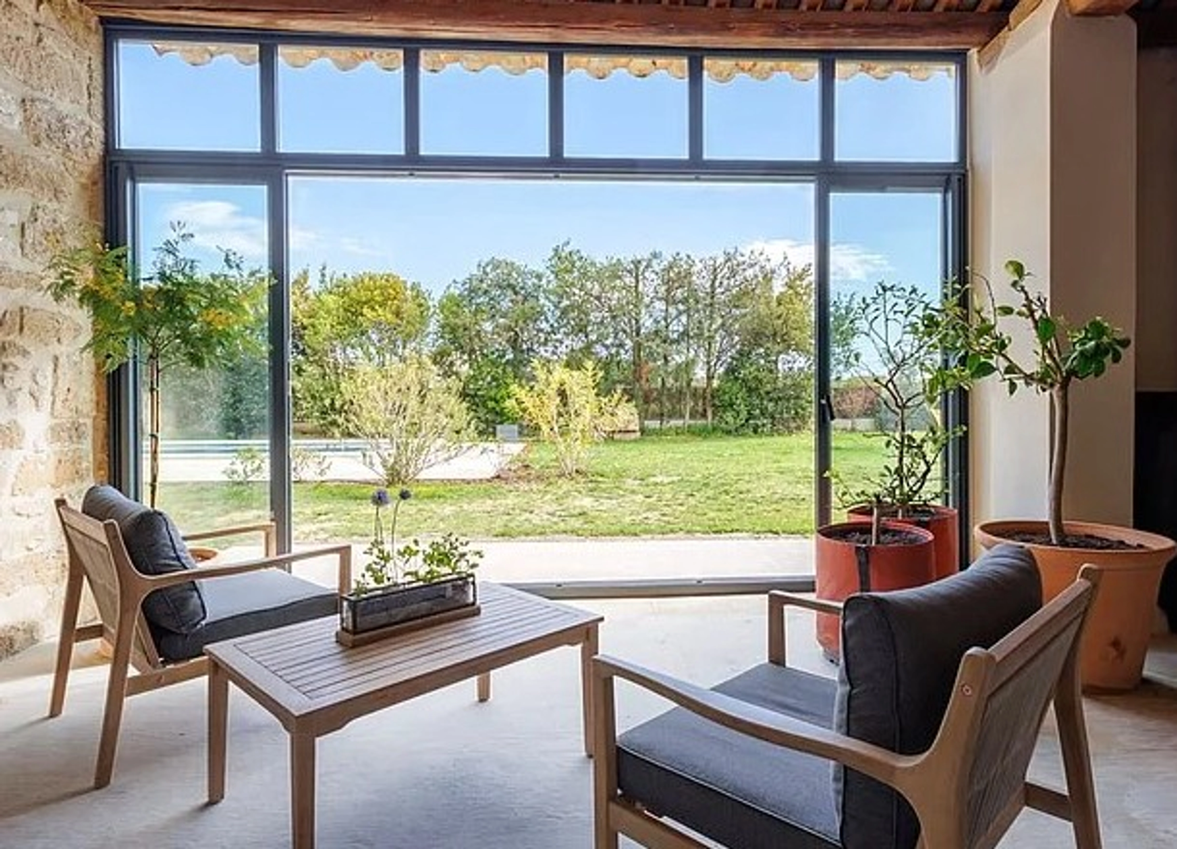 Comment régler une baie vitrée qui ferme mal ?