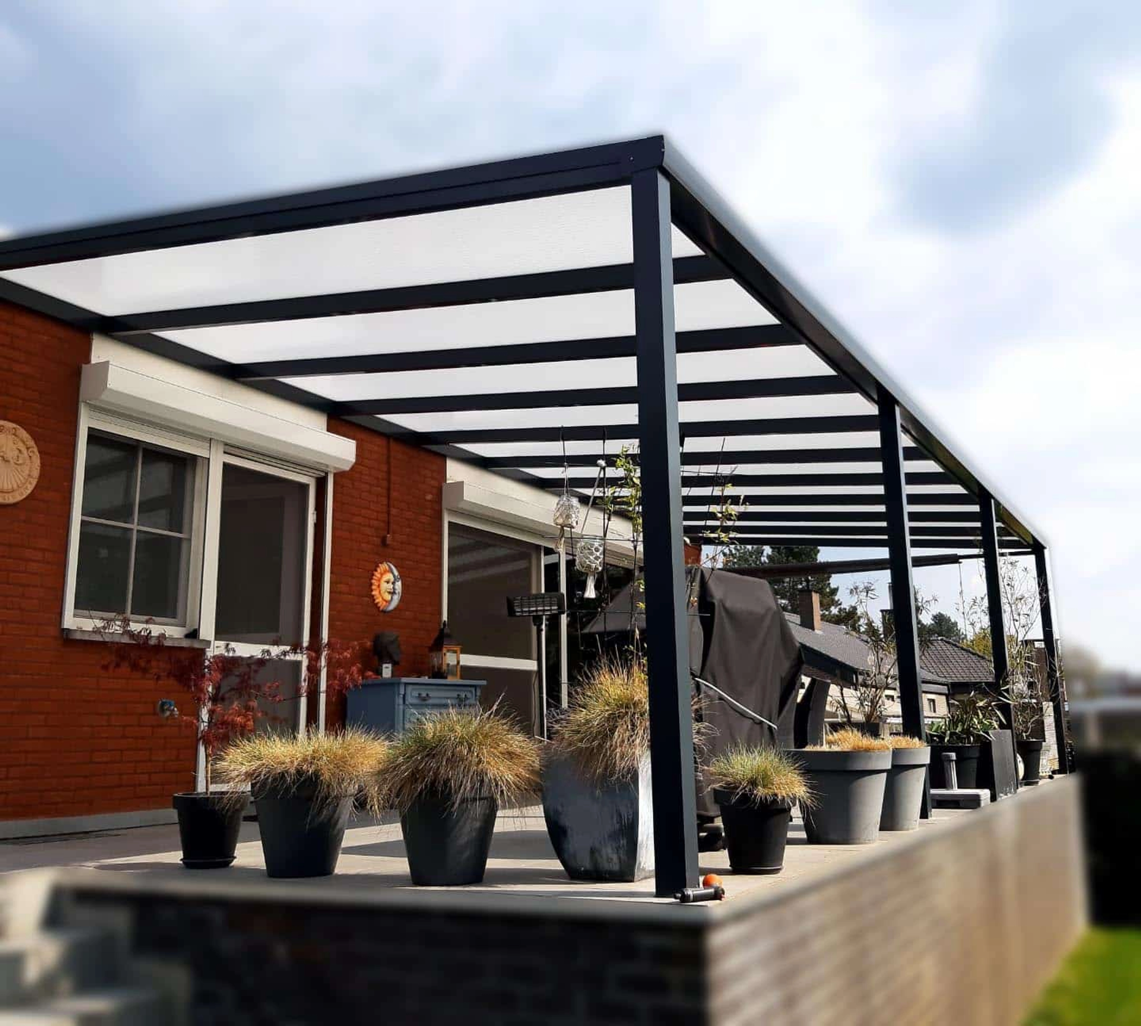 Comment orienter les lames de pergola par vent fort ?
