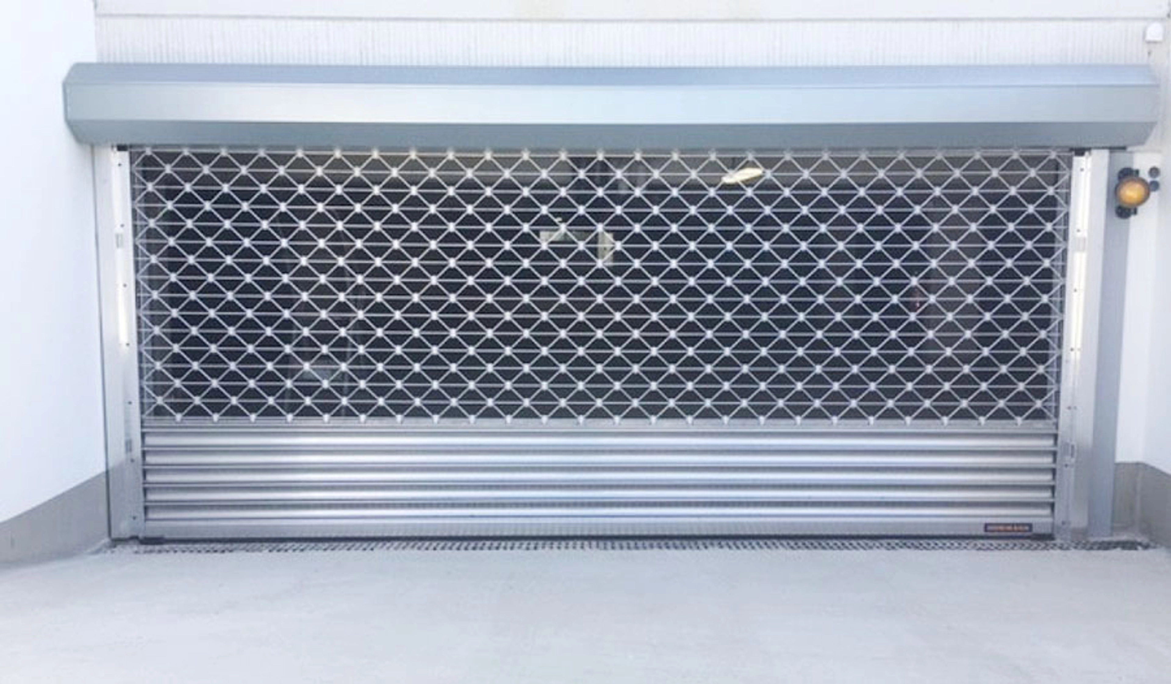 Rideau métallique ne descend plus : que faire ?