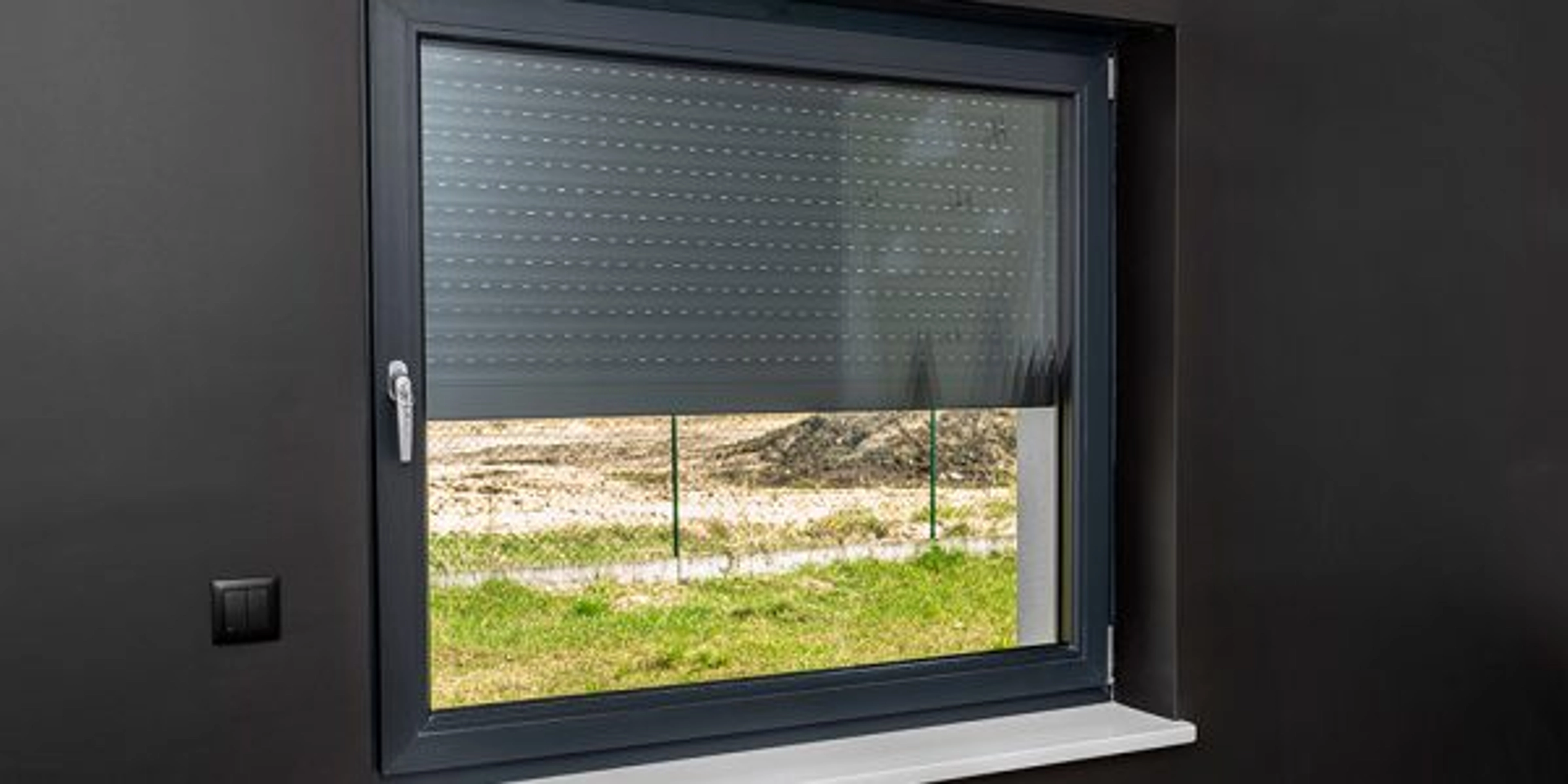 Faut-il poser les volets roulants avant ou après l’ITE ?