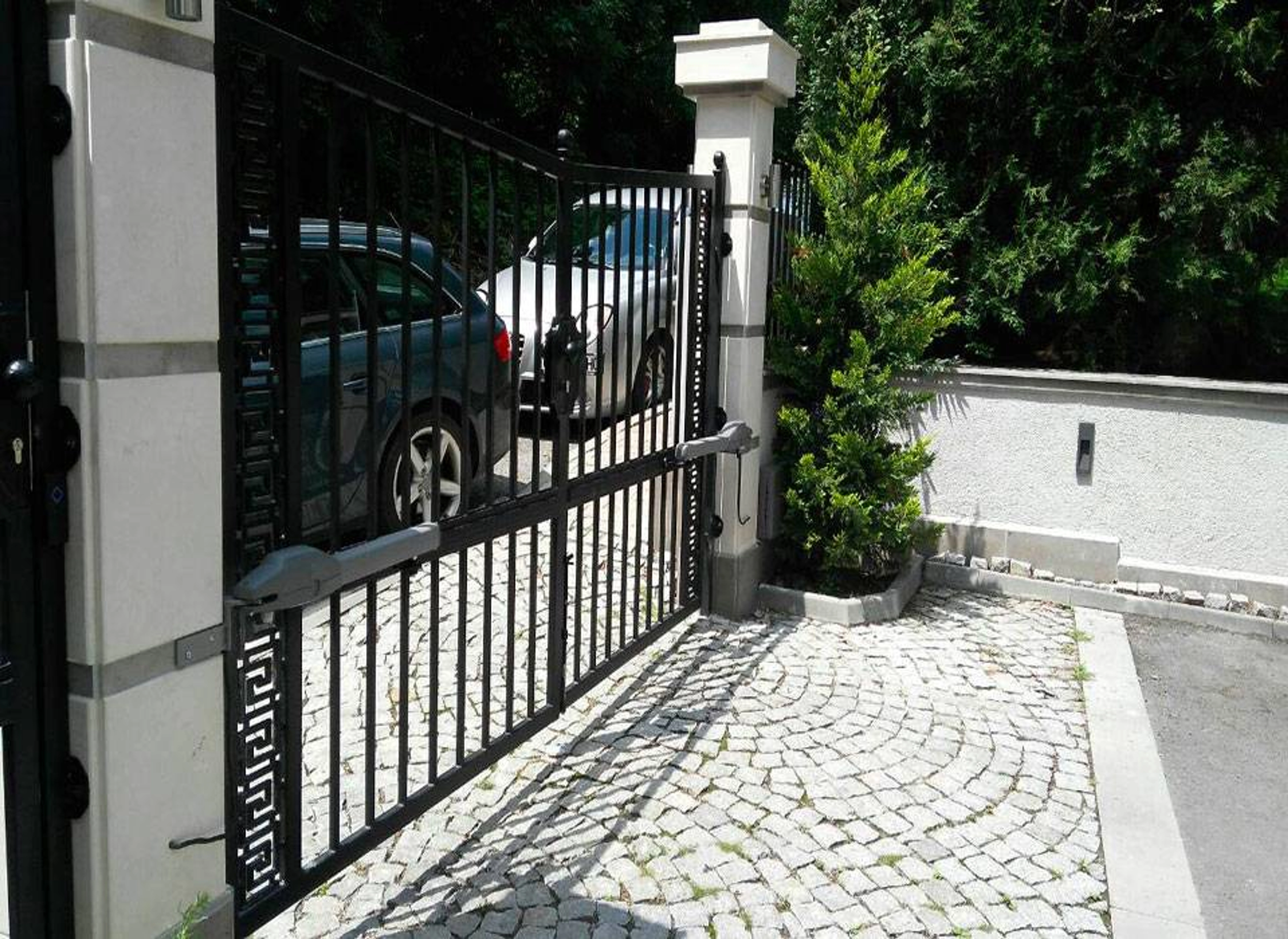 Comment brancher un visiophone avec un portail électrique ?