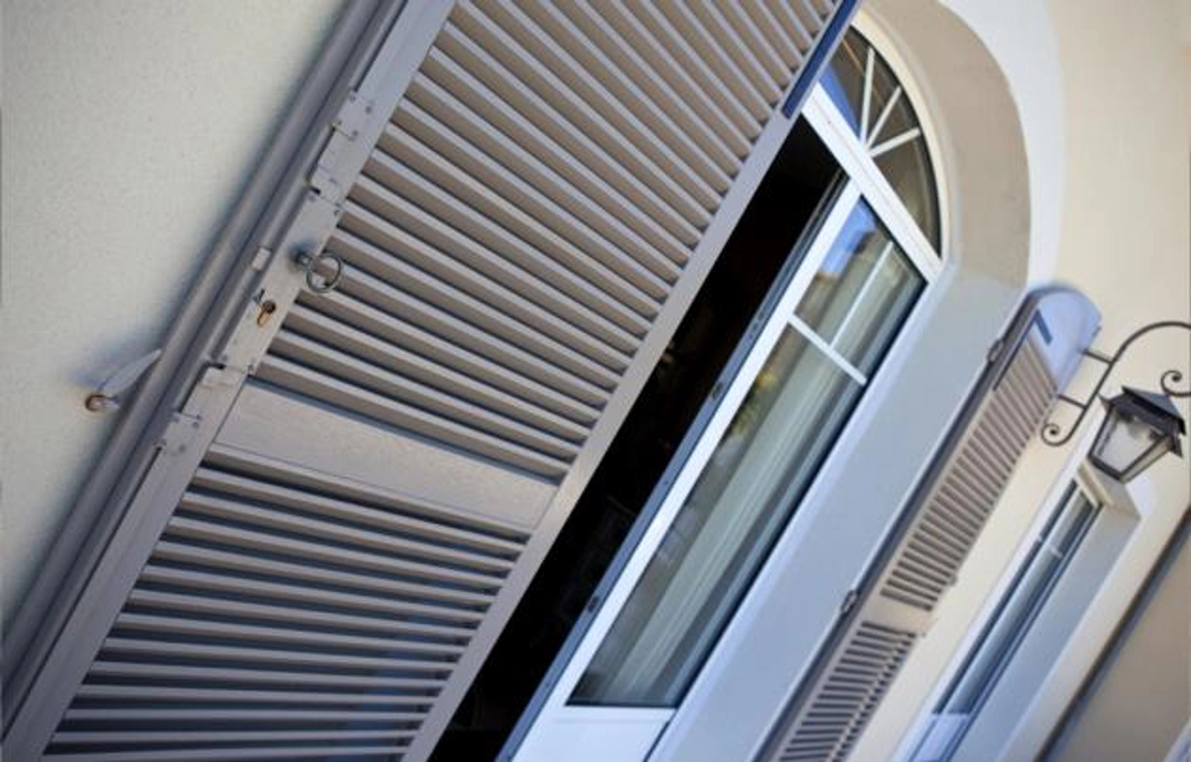 Combien coûte un volet composite ?