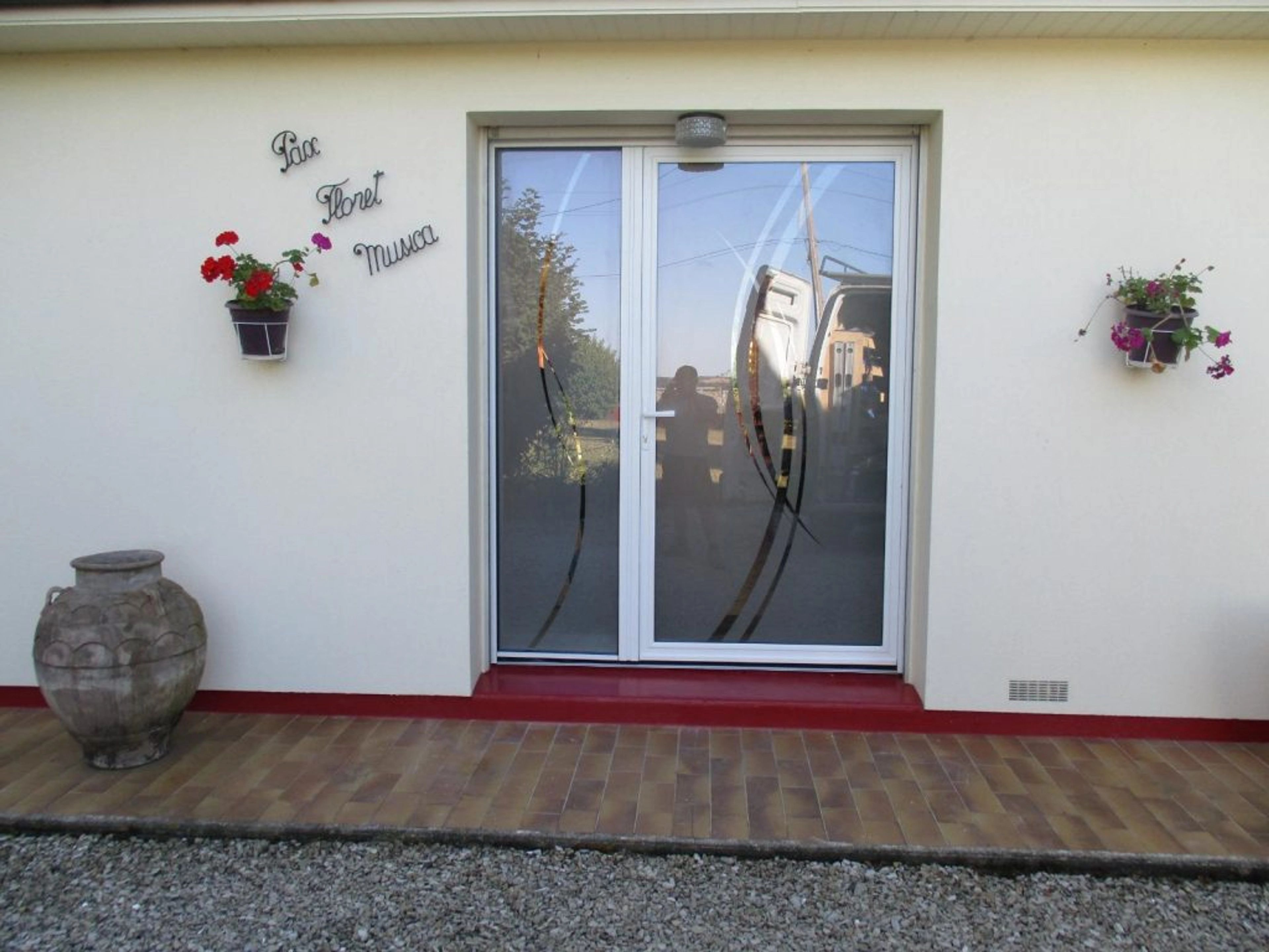 Habillage comment cacher un encadrement de porte efficacement